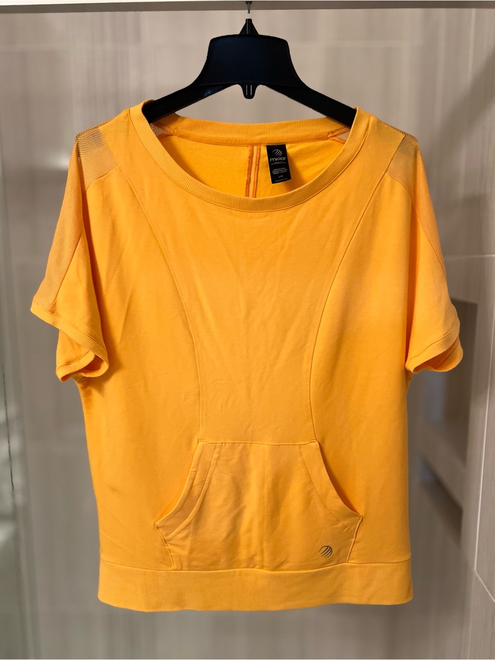 MPG Mondetta Yellow Mesh Trim Kangaroo Pocket Short Sleeve Top